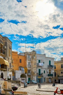 Güney İtalya 'da Tipik ve Renkli Meydan Güzel güneşli bir günde