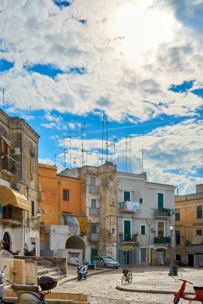 Typiskt Och Färgstarkt Torg Södra Italien Vacker Solig Dag — Stockfoto