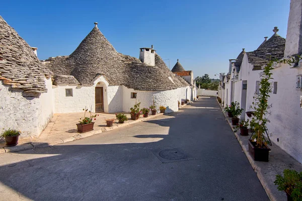 Typiska Pittoreska Street Visar Traditionella Trulli Hus Alberobello Stad Apulien — Stockfoto