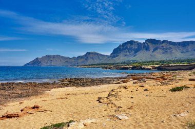Calo Des Corb Mari Majorca İspanya sahilindeki Sierra De Llevant 'ın güzel manzarası.