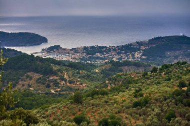 Solcu Mayorka İspanya 'nın bulutlu bir günde Havadan Panoramik Görünümü