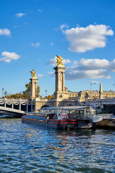 Barco Estacionado Frente Ponte Alexander Iii Paris França — Fotografia de Stock