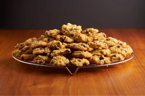 Montón Galletas Una Cocina Moderna Que Enfría Fuera Del Horno — Foto de Stock