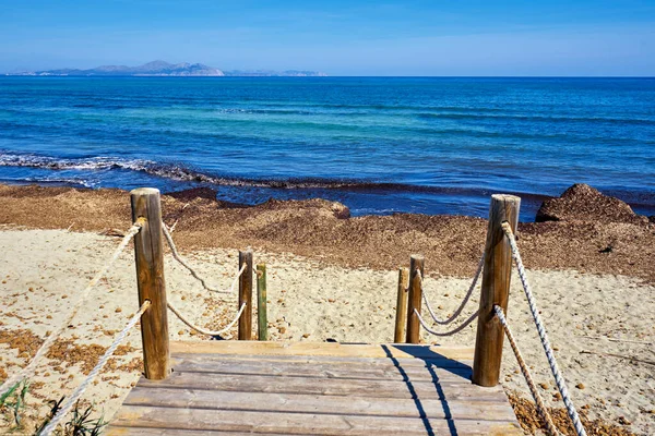 Pasarela Madera Que Accede Canova Beach Blue Waters Mallorca España — Foto de Stock