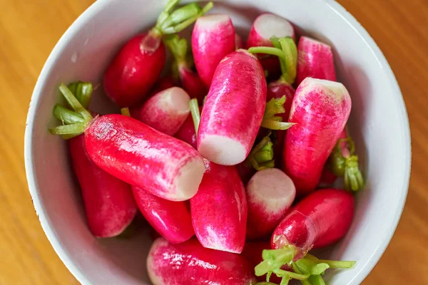 Freshly Washed Radish White Bowl Wooden Table Background — Stock Photo, Image