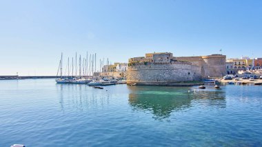 Old Harbour Gelibolu Puglia İtalya çevresindeki Il Rivellino Kalesi ve Gelibolu Kalesi