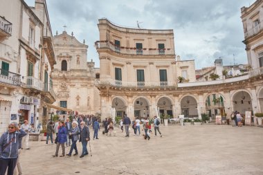 Martina Fransa 'daki Piazza Plebiscito, yağmurlu bir günde Apulia' nın ilgi odağı, İtalya Puglia