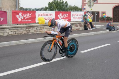 Saint Germain - Bourgogne Franche Comte - Fransa - 19 Eylül 2020: Pello Bilbao - Bahreyn Takımı - McLaren Tour de France 2020 'deki son etaptan sonra toplam 16. sırada yer aldı.