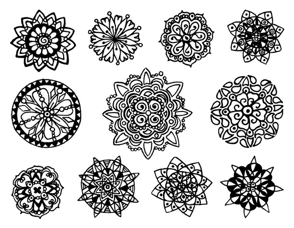 Monocromatico bianco e nero cerchio mandala doodle set vettoriale — Vettoriale Stock