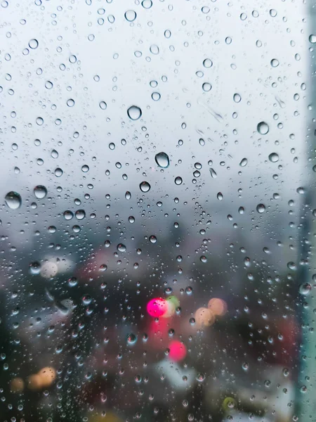 Regn Regndroppar Fönstret Glas Kväll Stad Ljus Makro Foto — Stockfoto