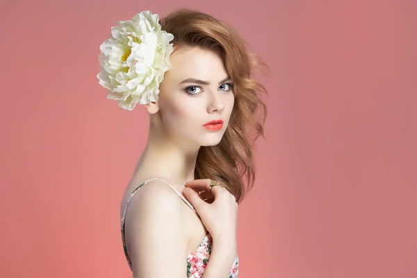 Spring young woman — Stock Photo, Image