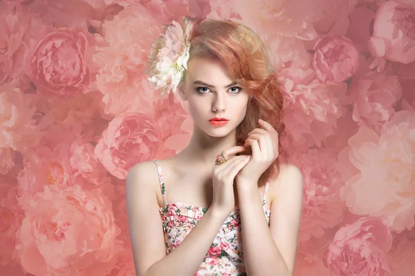 Beautiful model with flower in hair — Stock Photo, Image