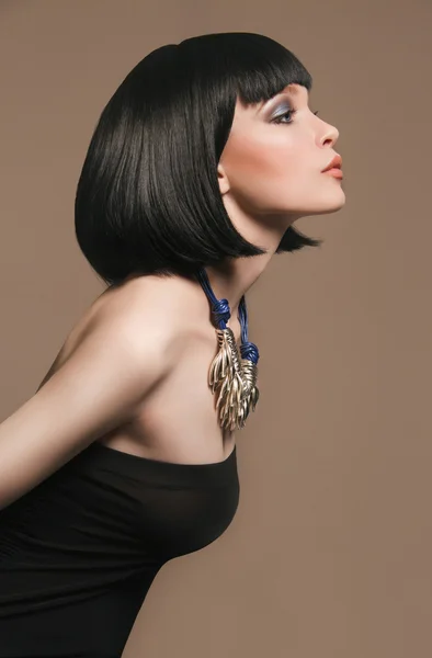 Beautiful woman in jewelry.bob hairstyle — Stock Photo, Image