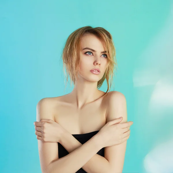 Beautiful teen girl with wet hair — Stock Photo, Image