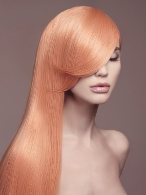 sağlıklı saç ile güzel bir genç kadın