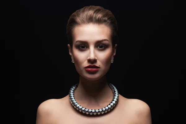Mooie sexy vrouw in sieraden — Stockfoto