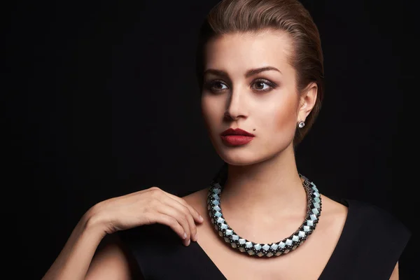 Beautiful young woman in jewelry — Stock Photo, Image