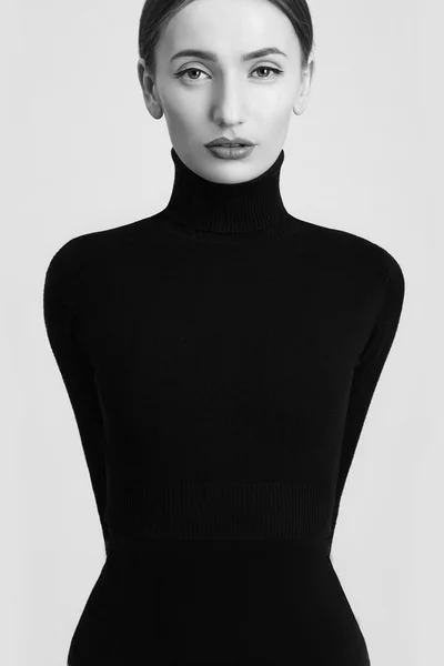 Siyah ve beyaz kadın