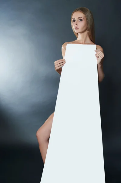 Menina em vestido de papel — Fotografia de Stock