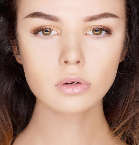 Potret close-up dari beautyful brunette woman — Stok Foto