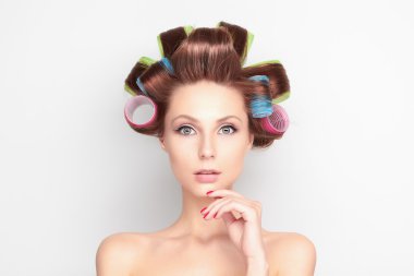 güzel esmer kadınla kıvırıcı