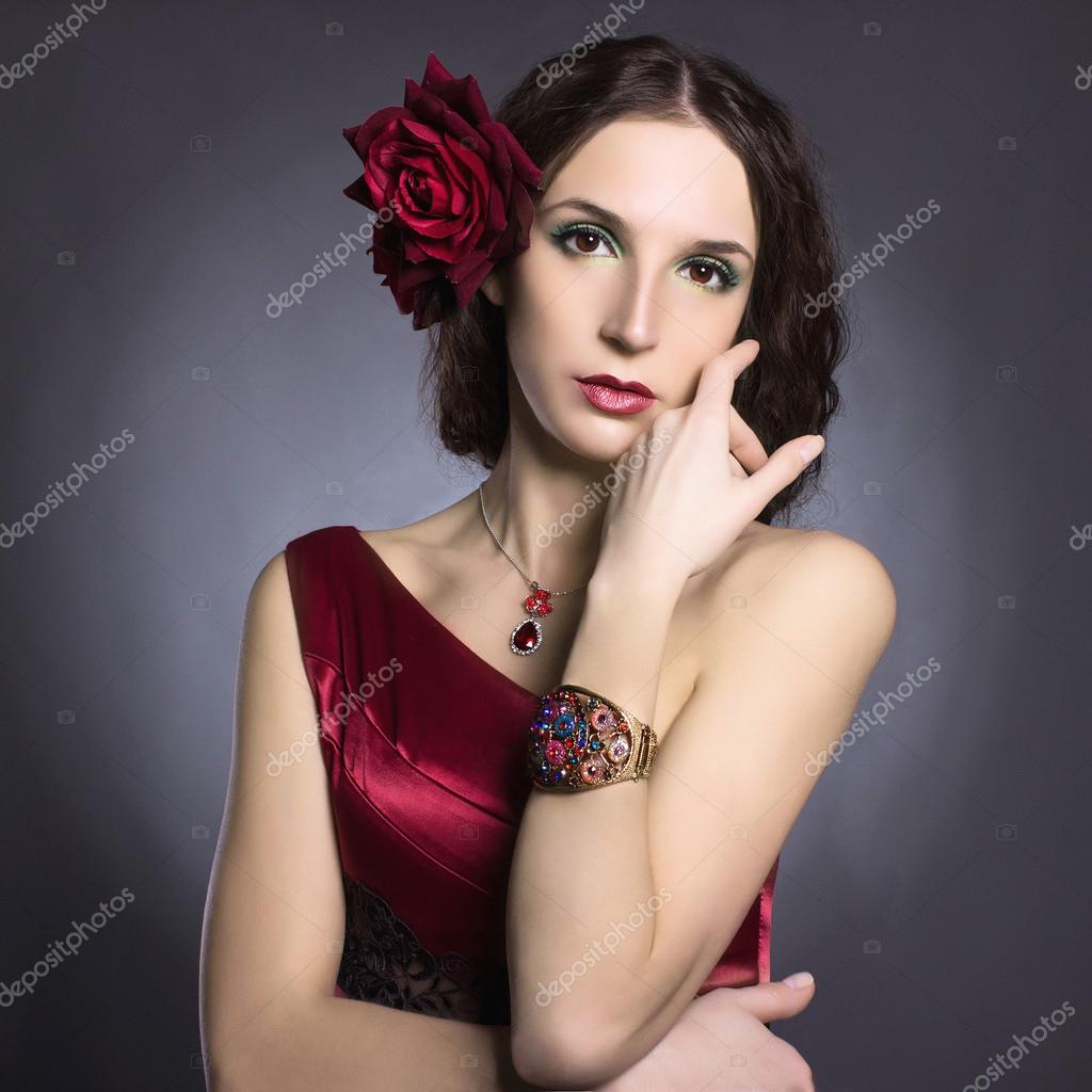 Spanish Hairstyles With Flower Spanish Girl Flower In Hair