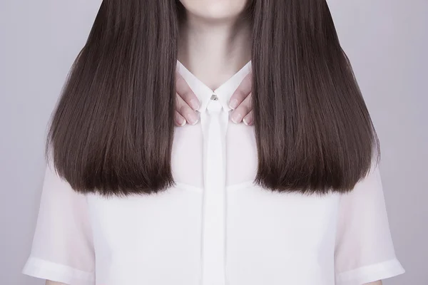 Młoda kobieta zdrowe włosy długie — Zdjęcie stockowe