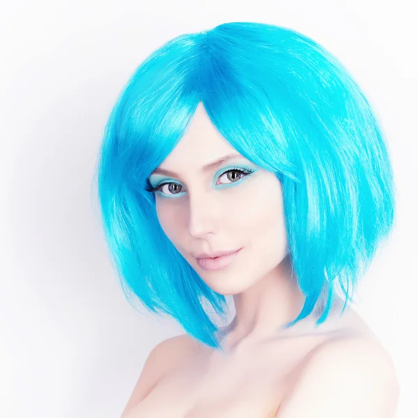 Beleza jovem mulher com cabelo azul — Fotografia de Stock