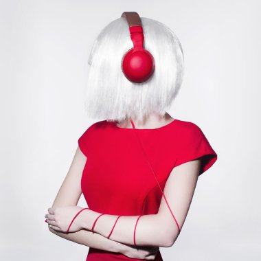 techno kadın kulaklıklar müzik dinleme