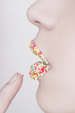 Kadının dudakları tatlı şeker