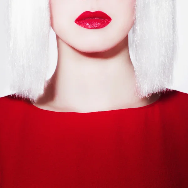 Lábios vermelhos de beleza jovem mulher — Fotografia de Stock