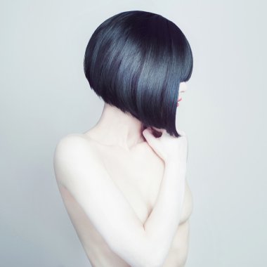 Bob saçlı seksi kız