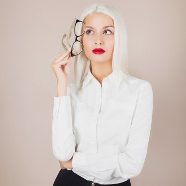 Gözlüklü iş kadını