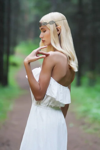 ormanda fantezi genç kadın