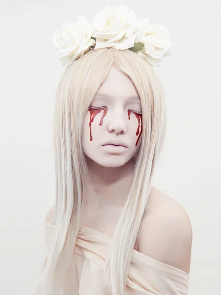 kan olan güzel kadın