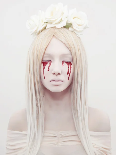 kan olan güzel kadın