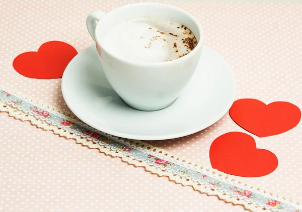 Café y corazón.El día de San Valentín naturaleza muerta — Foto de Stock