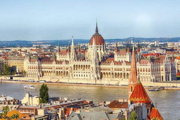 Budova parlamentu Budapešť s Dunaj Stock Snímky