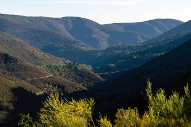 Güzel doğal dağ manzarası O Courel, Galiçya, İspanya