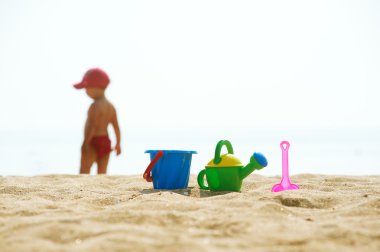 çocuklara oyuncak ve küçük kız