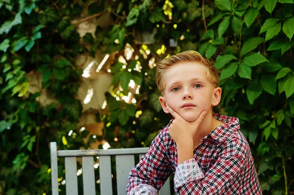 Retrato de un niño pequeño — Foto de Stock