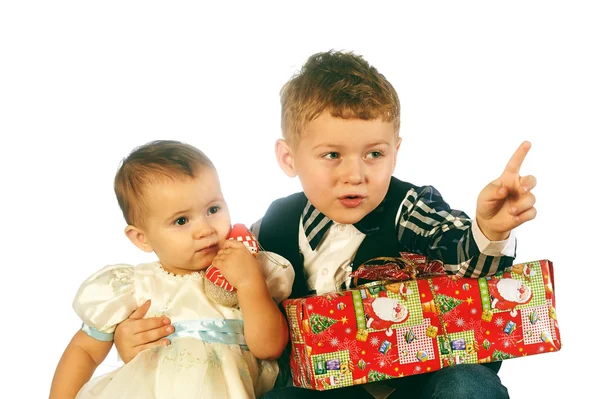 Natal crianças retrato no estúdio no fundo branco — Fotografia de Stock