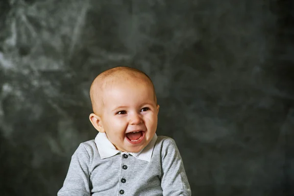 Niedliches glückliches Baby — Stockfoto