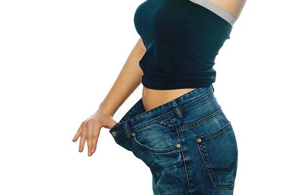 Schöne junge Frau mit großen Jeans, isoliert auf weiß — Stockfoto