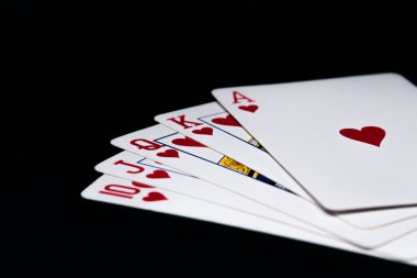 Royal flush koyu arka plan üzerinde