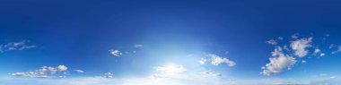 Parçalı bulutlu. Dünya 'sız gökyüzünün 360 derecelik panoraması, 3 boyutlu grafiklerde, oyunlarda, VR ürünlerinde ve 3 boyutlu panoramalarda (gökyüzü ve zemin panoramalarında gökyüzü kubbesi olarak kullanın.)