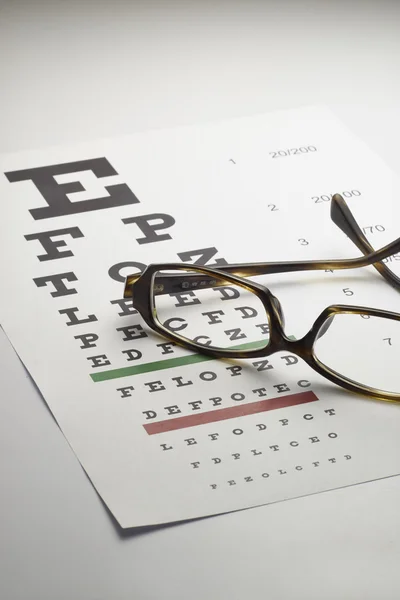 Spectacles with eye chart — Stock Photo, Image