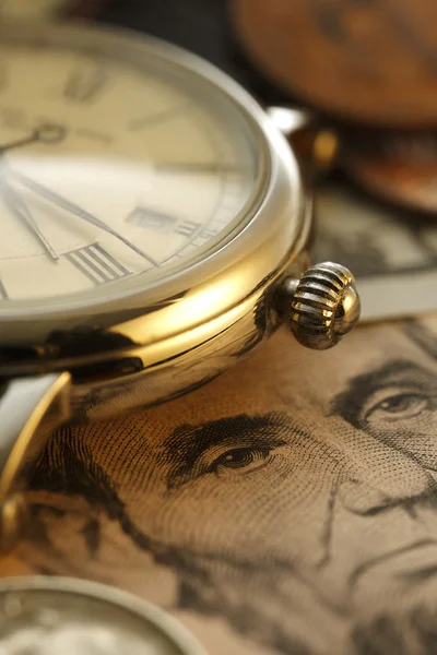 Tempo e denaro. Orologio in dollari USA - Immagine Stock — Foto Stock