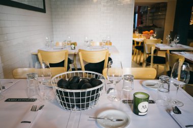 Restoranda masa ayarları