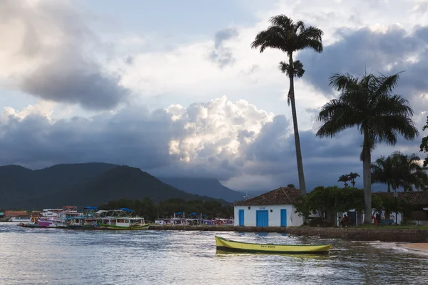 Boats in the water and sky — Stock Photo, Image